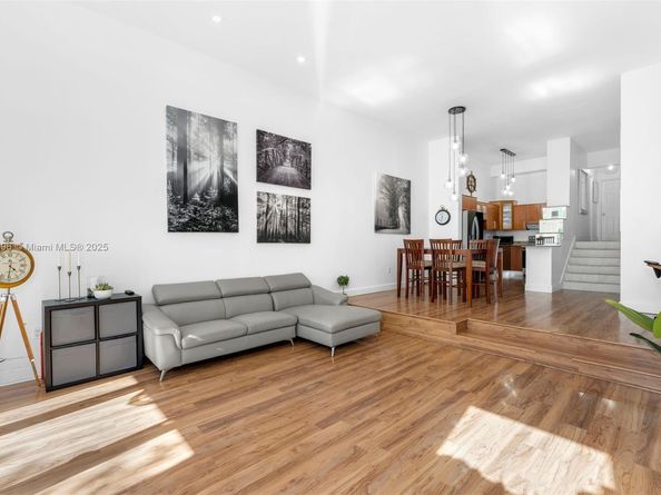 2404 NE 135th St 2404, North Miami FL 33181