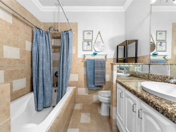 2404 NE 135th St 2404, North Miami FL 33181