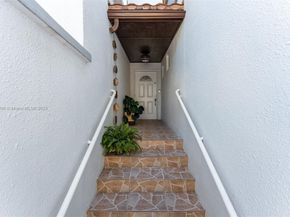 2404 NE 135th St 2404, North Miami FL 33181