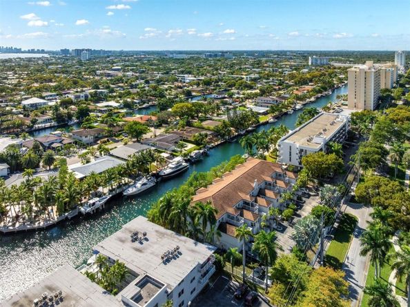 2404 NE 135th St 2404, North Miami FL 33181