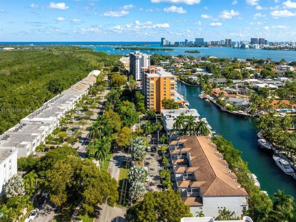 2404 NE 135th St 2404, North Miami FL 33181