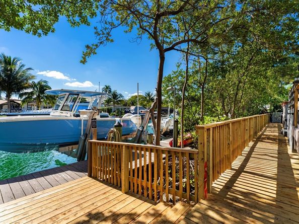 2404 NE 135th St 2404, North Miami FL 33181