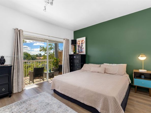 2404 NE 135th St 2404, North Miami FL 33181