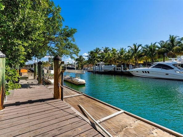 2404 NE 135th St 2404, North Miami FL 33181