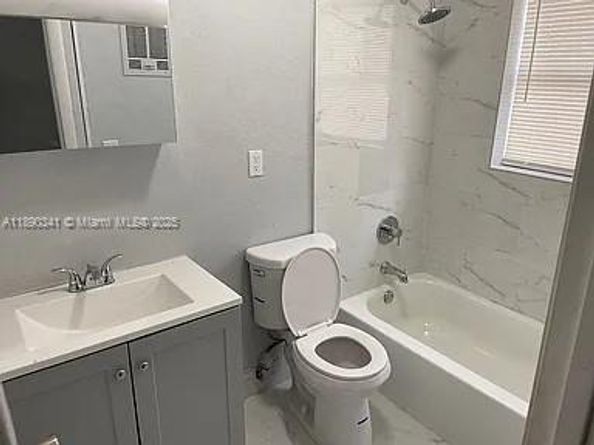 931 NE 23rd St, Pompano Beach FL 33064