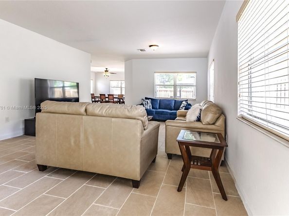 201 NE 36th Ter, Homestead FL 33033