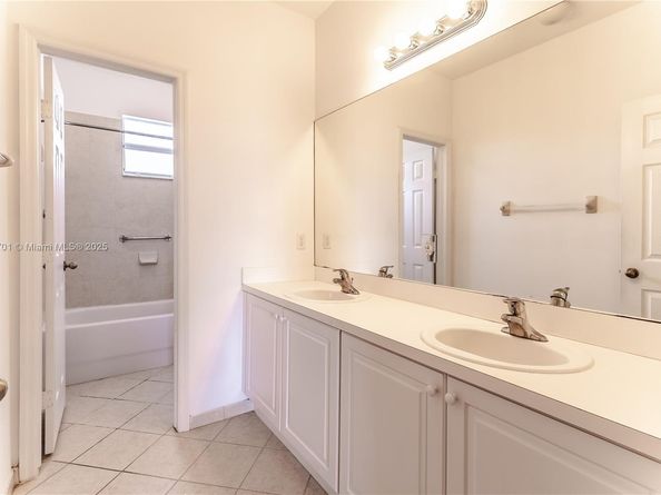 201 NE 36th Ter, Homestead FL 33033