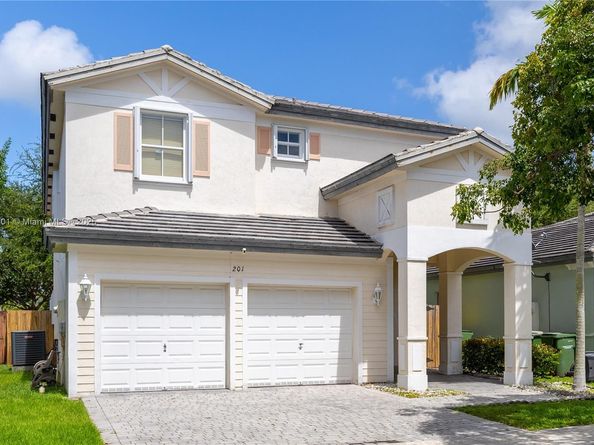 201 NE 36th Ter, Homestead FL 33033
