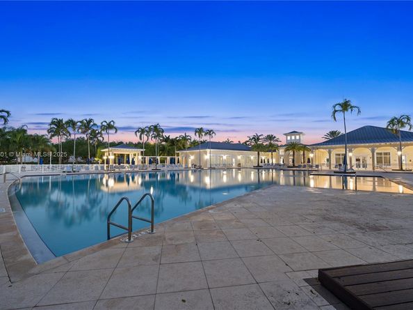 201 NE 36th Ter, Homestead FL 33033