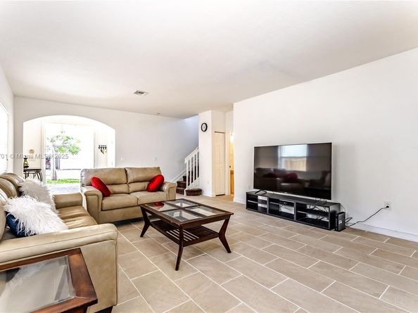 201 NE 36th Ter, Homestead FL 33033