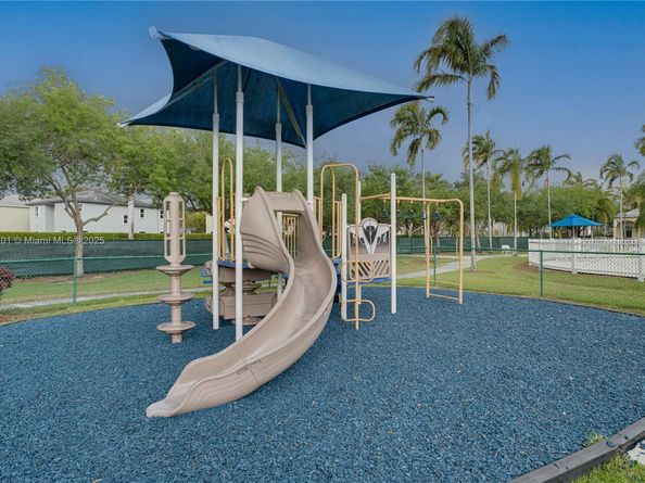 201 NE 36th Ter, Homestead FL 33033