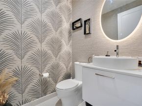 8279 NW 43rd St, Doral FL 33166