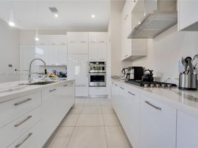 8279 NW 43rd St, Doral FL 33166