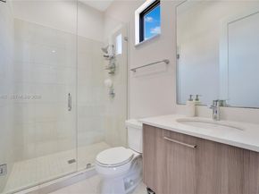 8279 NW 43rd St, Doral FL 33166