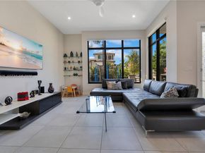 8279 NW 43rd St, Doral FL 33166