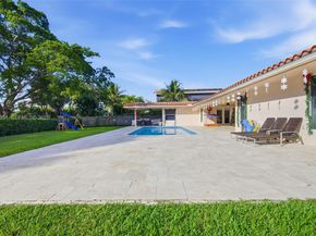 713 Diplomat Pkwy, Hallandale Beach FL 33009