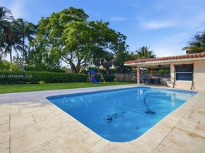 713 Diplomat Pkwy, Hallandale Beach FL 33009