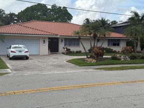 713 Diplomat Pkwy, Hallandale Beach FL 33009