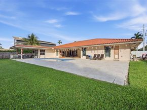 713 Diplomat Pkwy, Hallandale Beach FL 33009