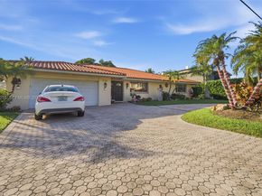 713 Diplomat Pkwy, Hallandale Beach FL 33009