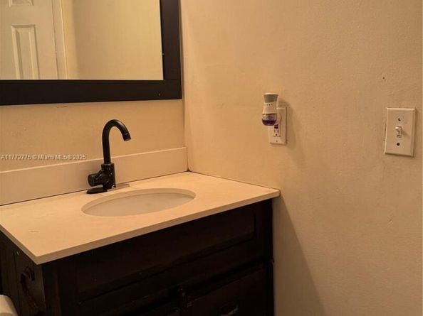 8801 Wiles Rd 108, Coral Springs FL 33067
