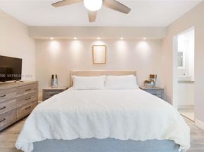 9844 NW 6th Ct, Plantation FL 33324