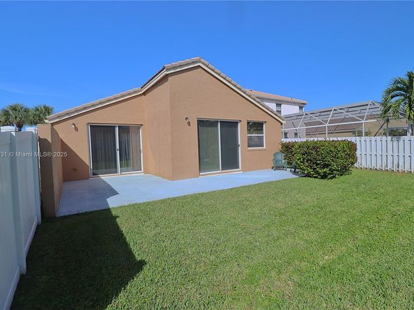 1523 NW 158th Ave, Pembroke Pines FL 33028