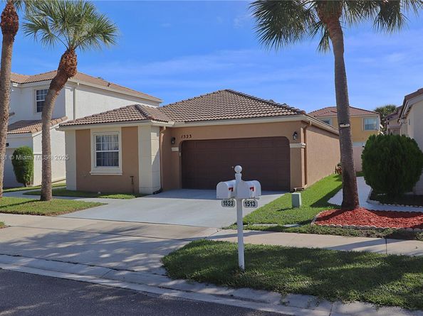1523 NW 158th Ave, Pembroke Pines FL 33028