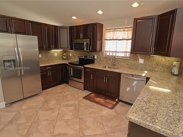 1523 NW 158th Ave, Pembroke Pines FL 33028