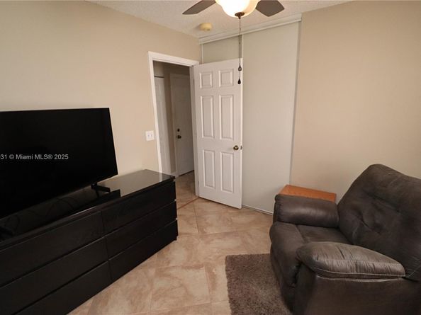 1523 NW 158th Ave, Pembroke Pines FL 33028