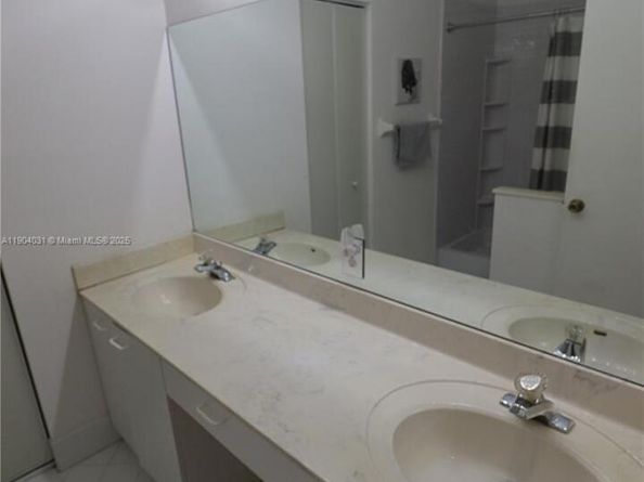 1523 NW 158th Ave, Pembroke Pines FL 33028