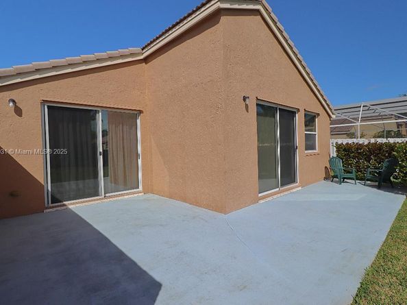 1523 NW 158th Ave, Pembroke Pines FL 33028