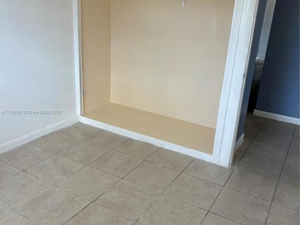 1035 NW 8th Ave, Fort Lauderdale FL 33311