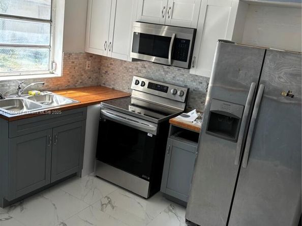 1035 NW 8th Ave, Fort Lauderdale FL 33311