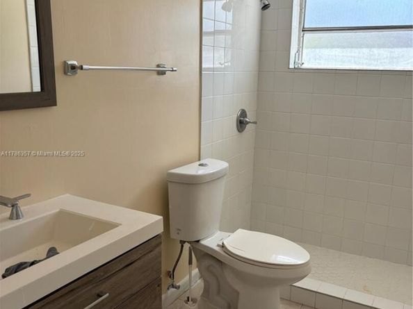 1035 NW 8th Ave, Fort Lauderdale FL 33311