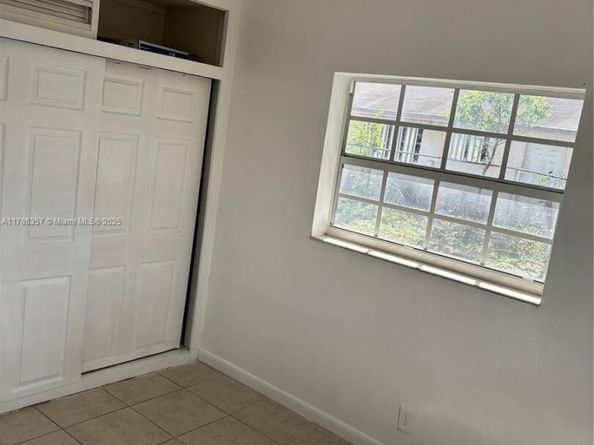 1035 NW 8th Ave, Fort Lauderdale FL 33311