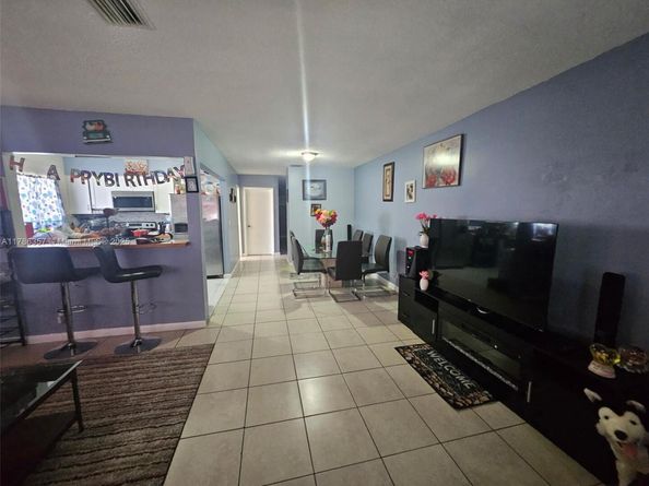1035 NW 8th Ave, Fort Lauderdale FL 33311