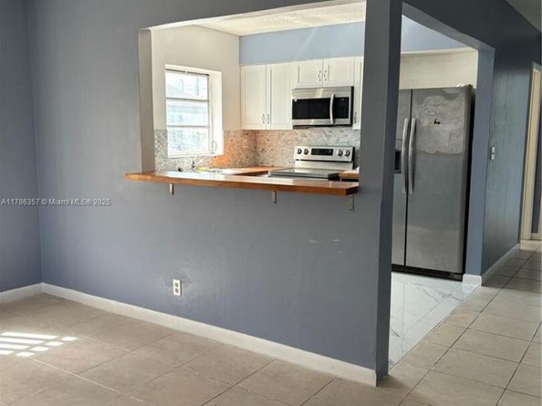 1035 NW 8th Ave, Fort Lauderdale FL 33311
