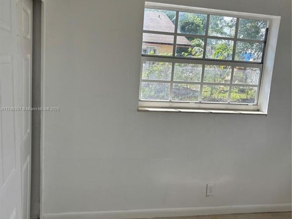 1035 NW 8th Ave, Fort Lauderdale FL 33311