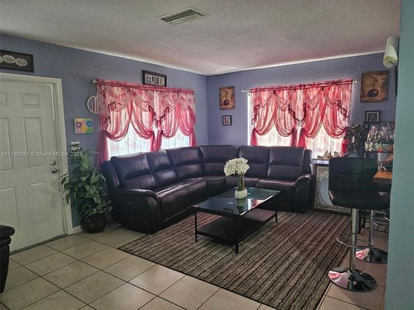 1035 NW 8th Ave, Fort Lauderdale FL 33311