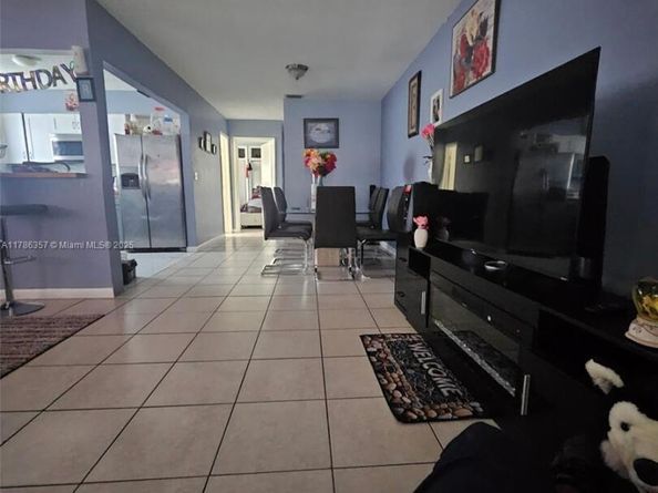 1035 NW 8th Ave, Fort Lauderdale FL 33311
