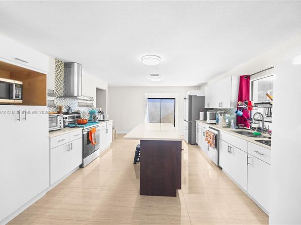 284 NW 92nd Ave, Coral Springs FL 33071