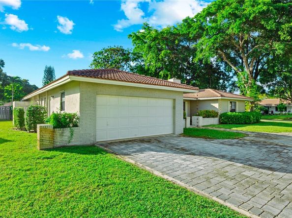284 NW 92nd Ave, Coral Springs FL 33071