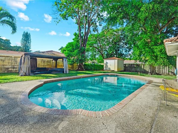 284 NW 92nd Ave, Coral Springs FL 33071