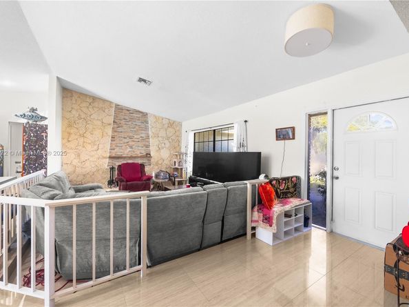 284 NW 92nd Ave, Coral Springs FL 33071