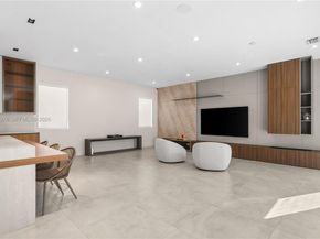 7453 NW 100th Ct, Doral FL 33178