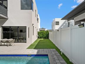 7453 NW 100th Ct, Doral FL 33178