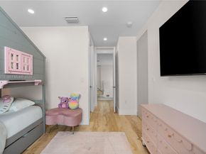 7453 NW 100th Ct, Doral FL 33178