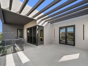 7453 NW 100th Ct, Doral FL 33178