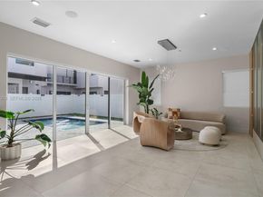 7453 NW 100th Ct, Doral FL 33178